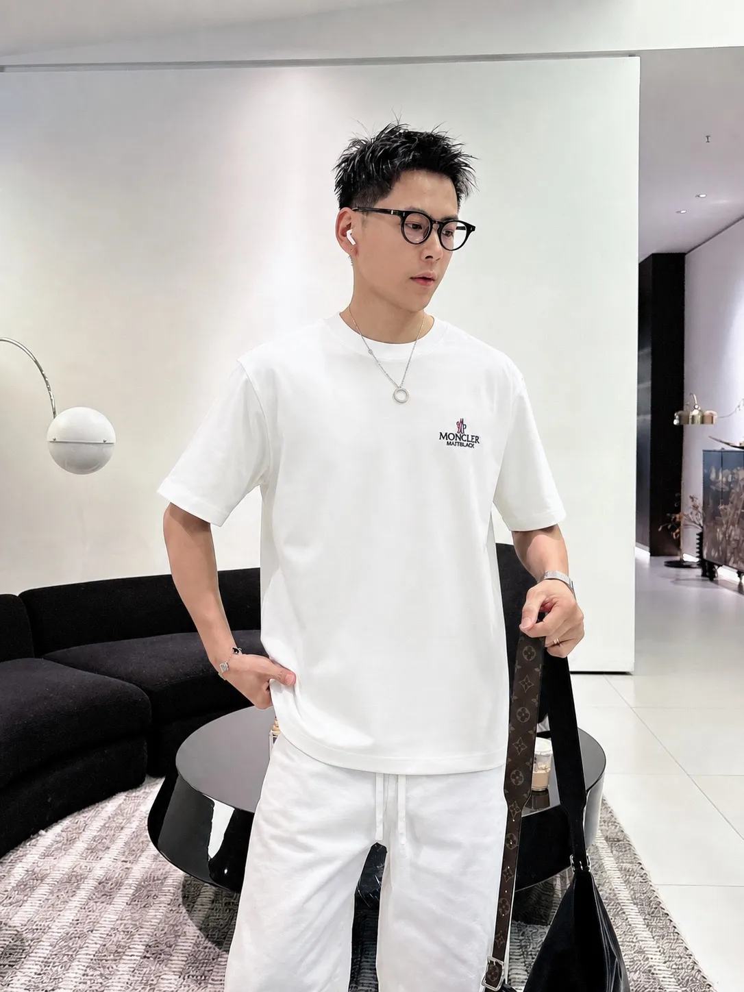 moncle～ 《 》7a tee ， Same Style ， : Black White Coffee Brown Size：S（90-130 ） M（125-150 ） L（135-165 ） XL（160-190 ） XXL（185-220 ）